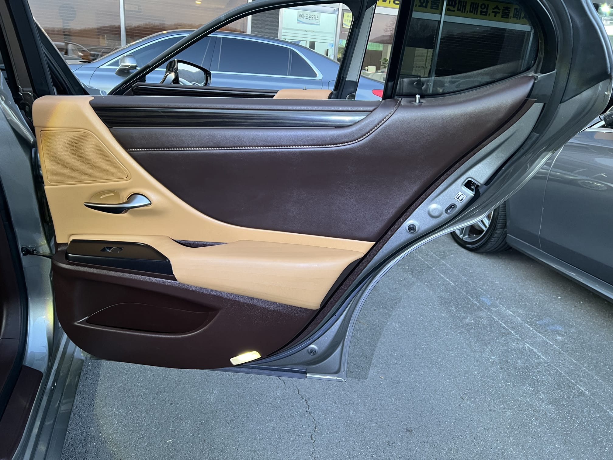 ES300