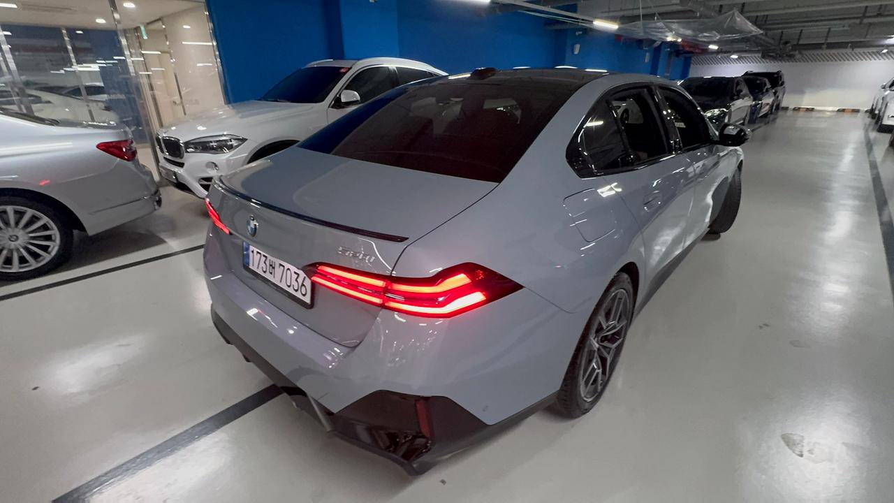  520i M KIT بلاك أديشن