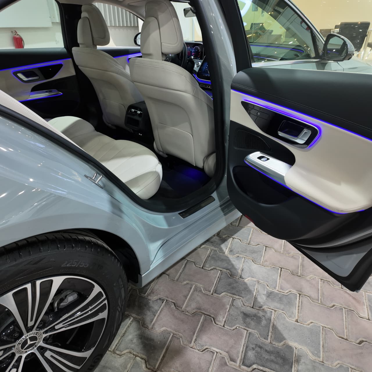 E200