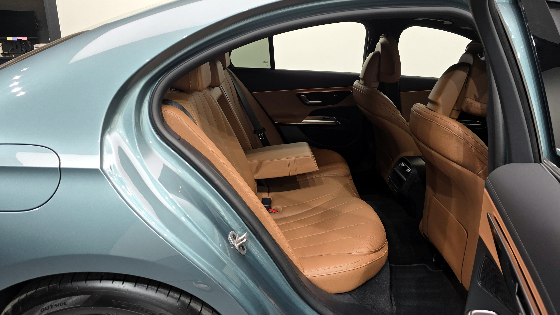 E200