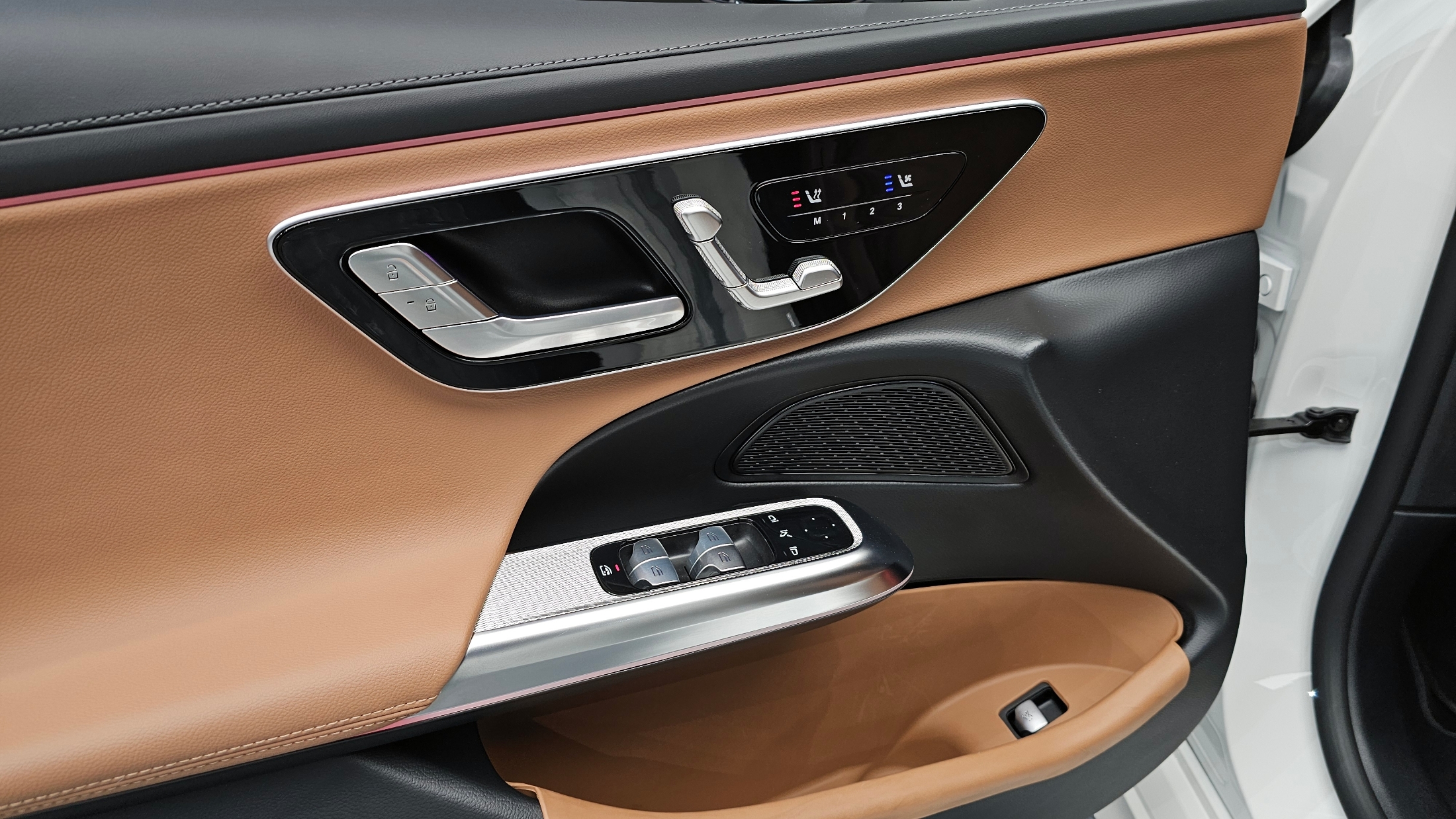 E200