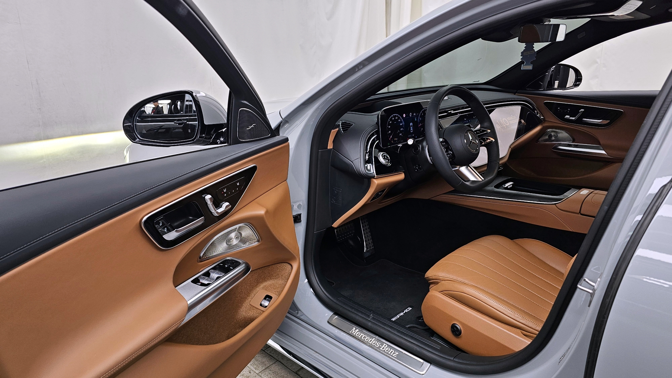 E300