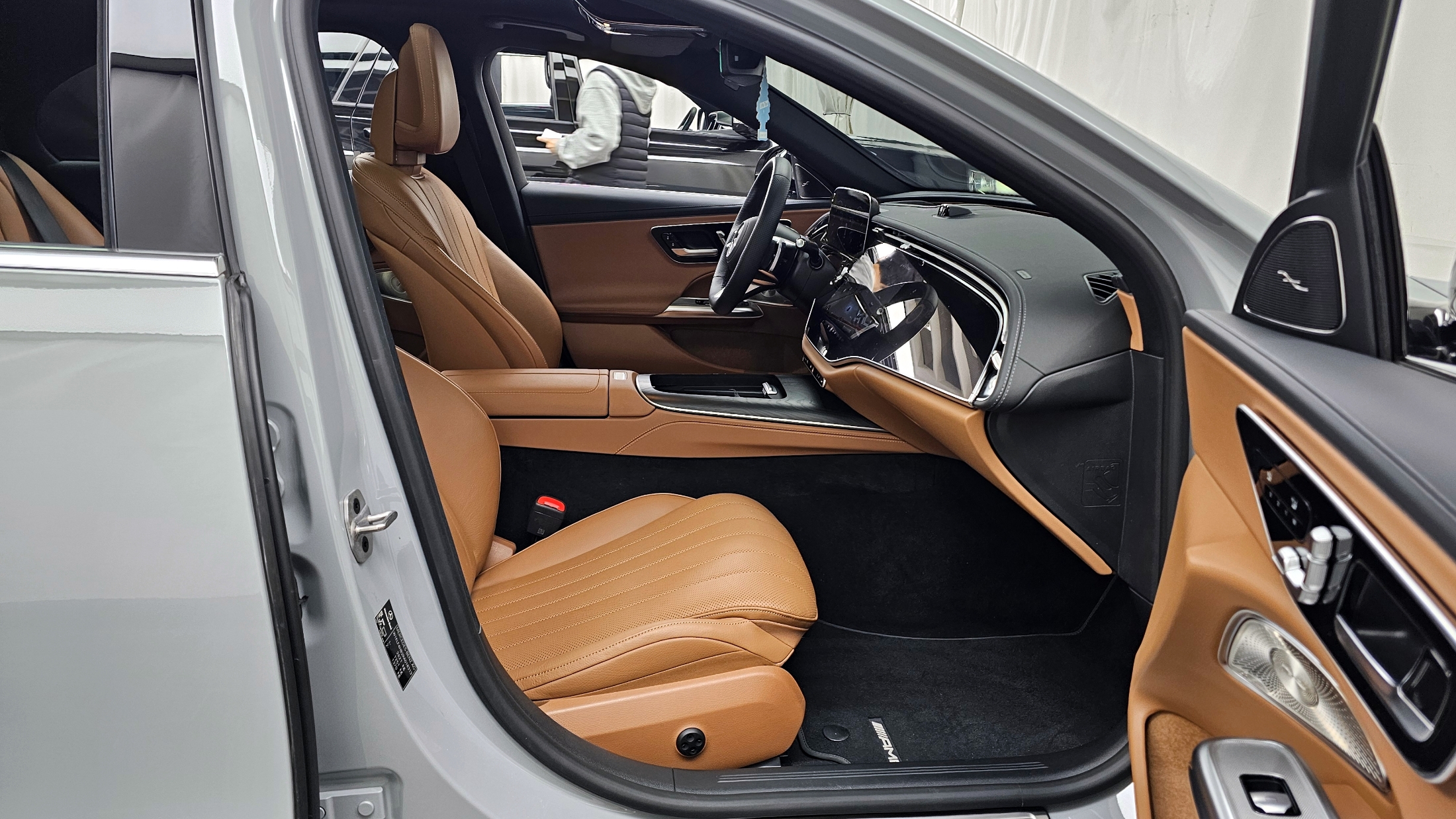 E300