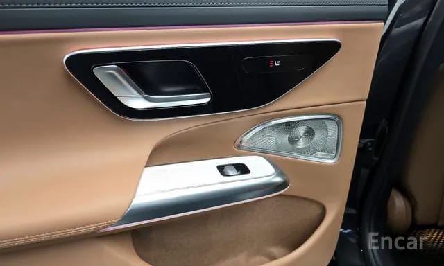 E300