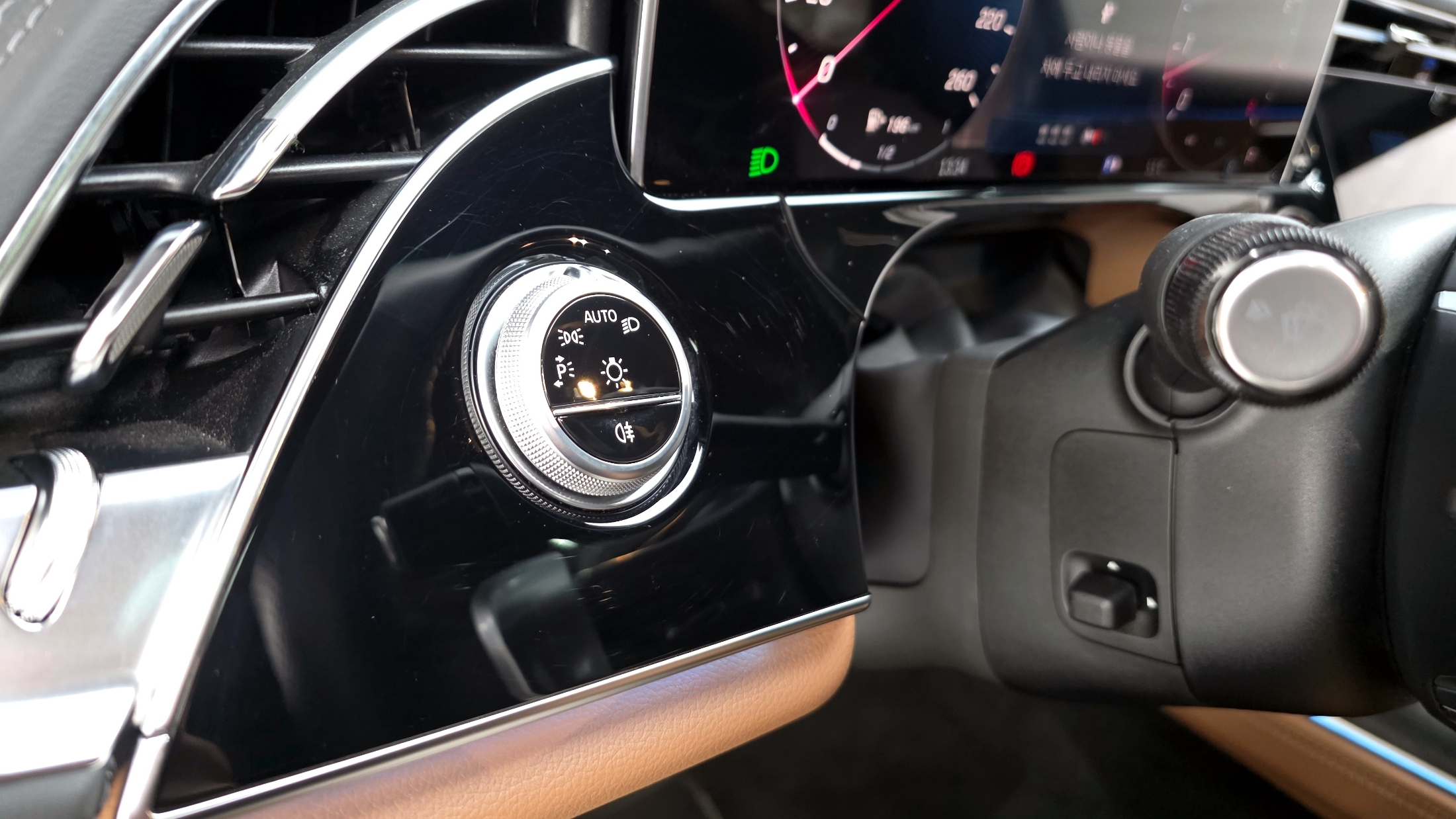 E300