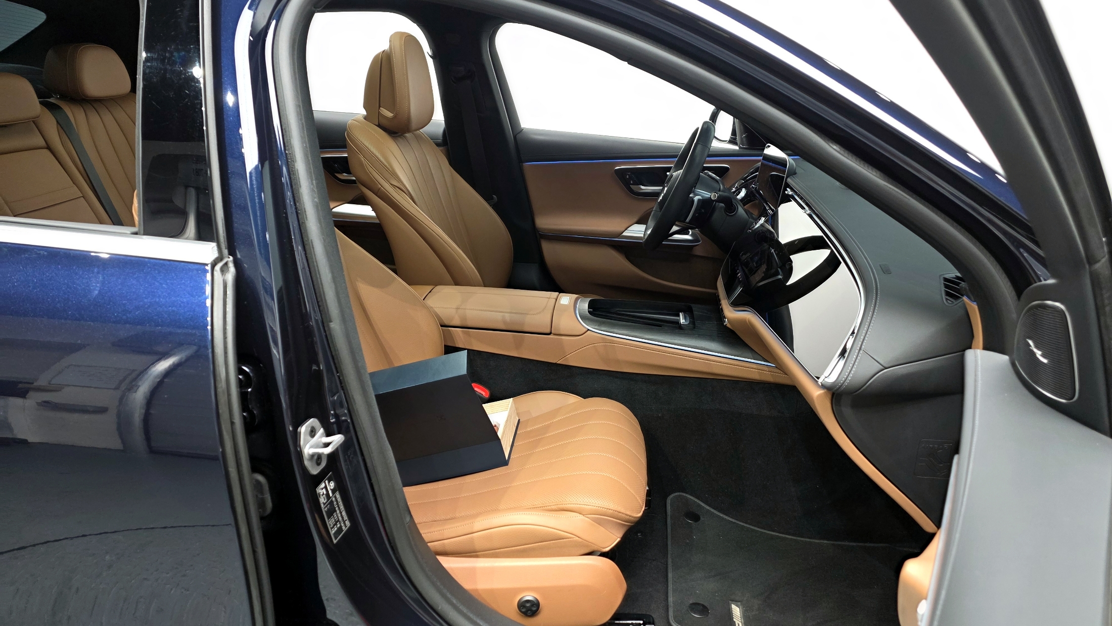 E300