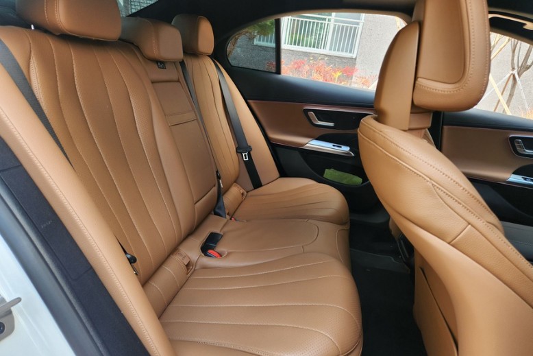 E200