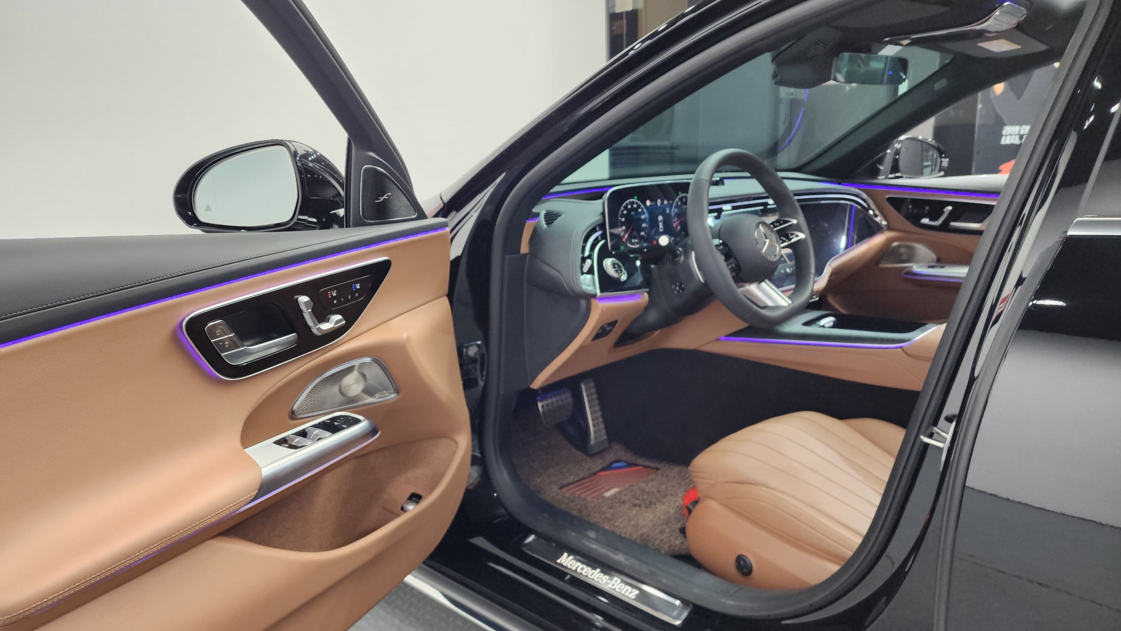E300