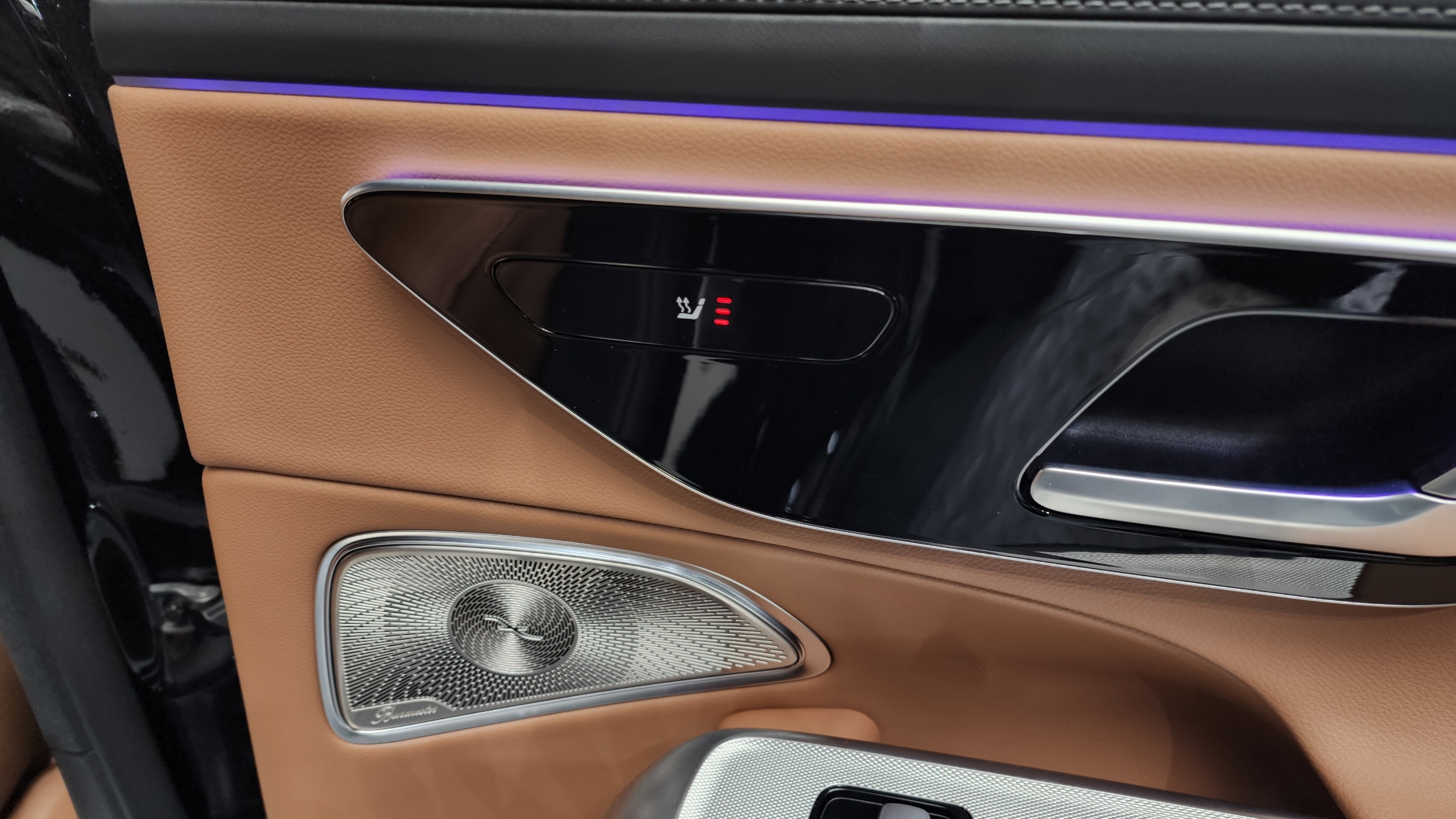 E300