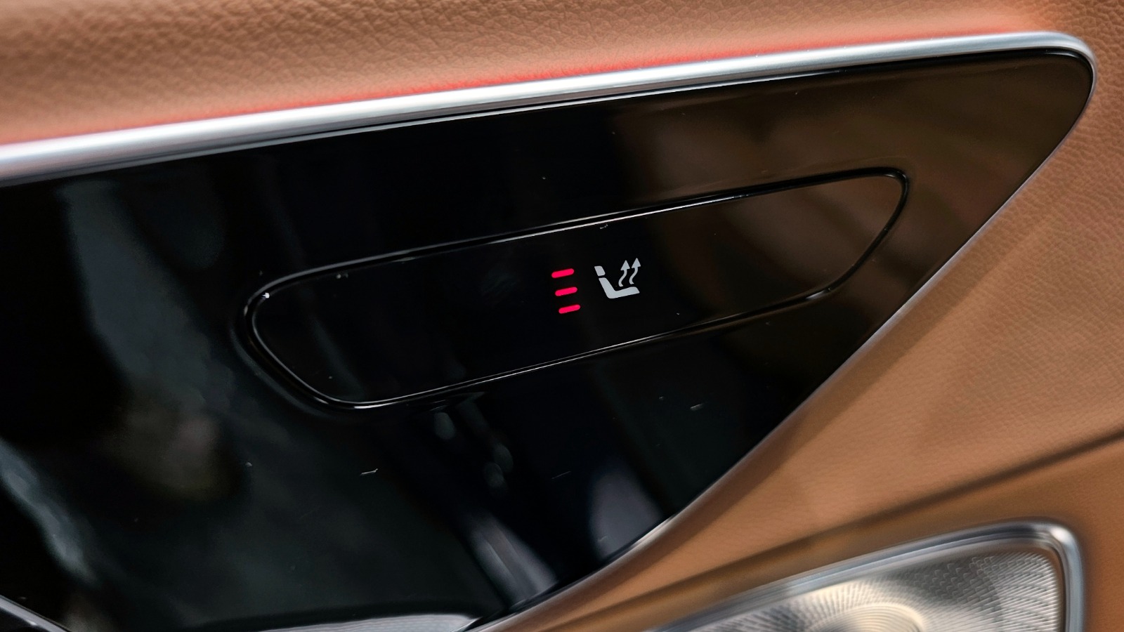 E300