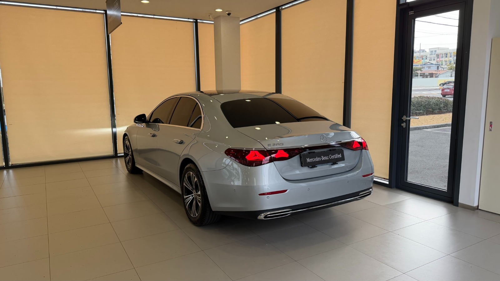 E200