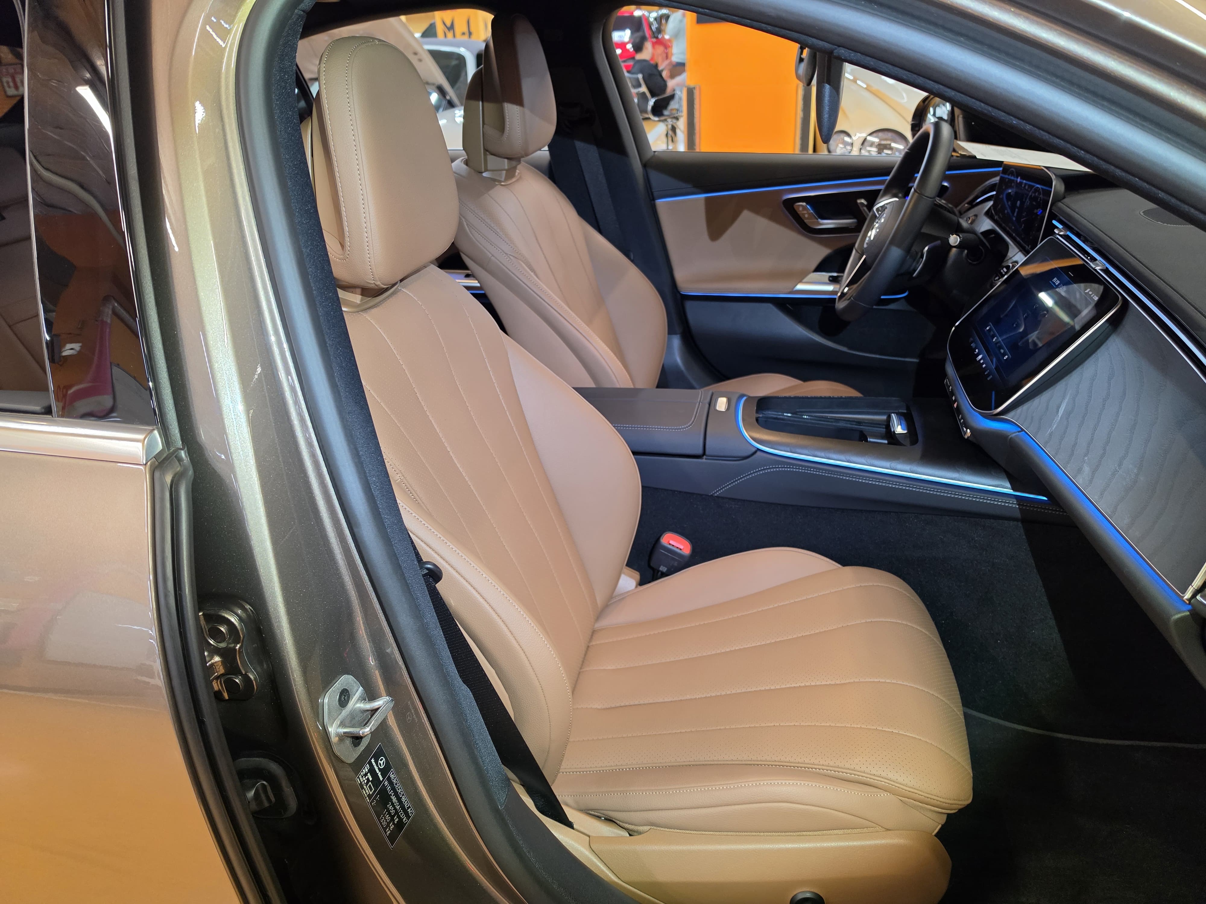 E200