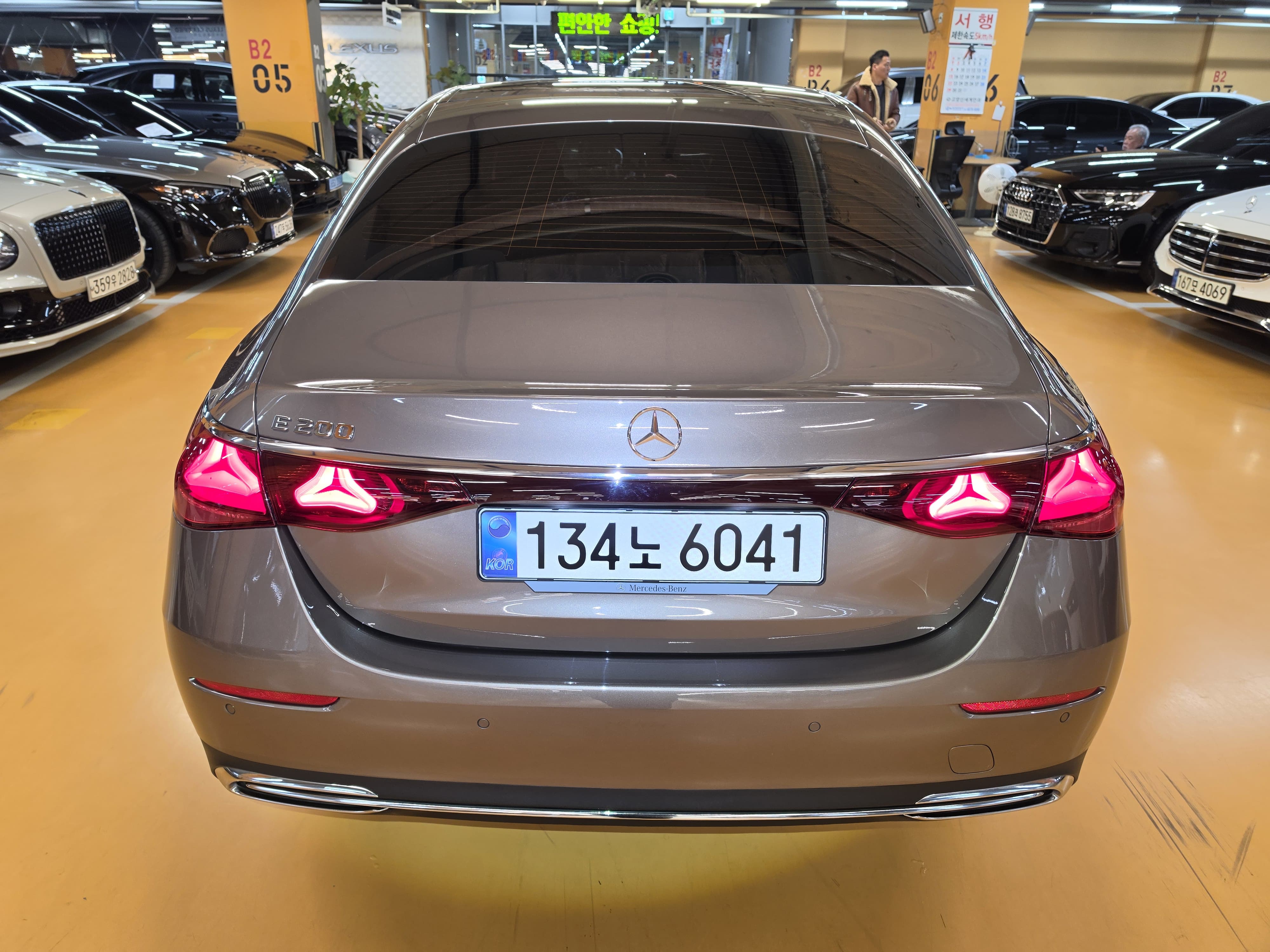 E200