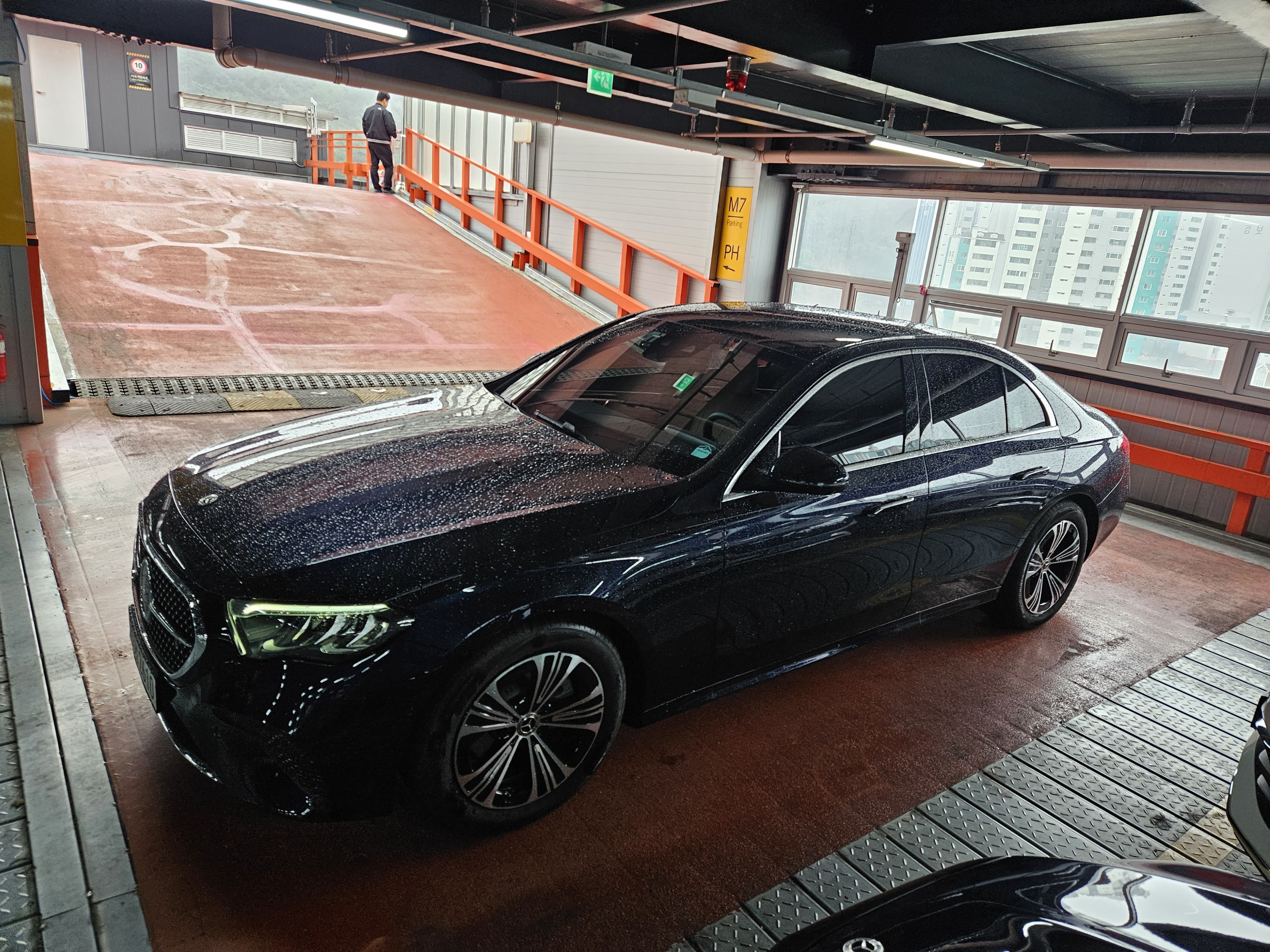 E200