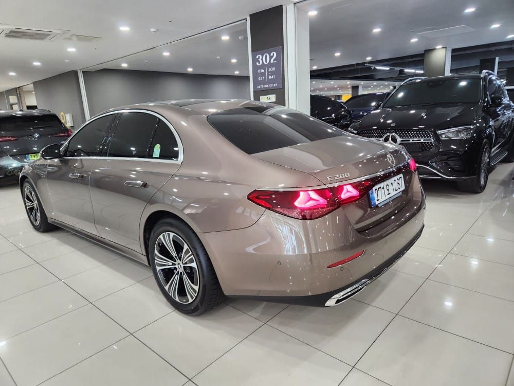 E200