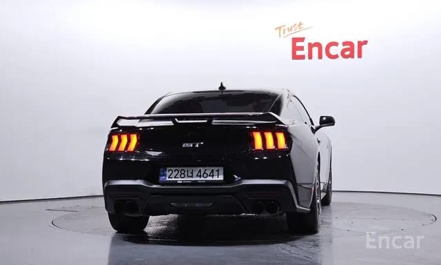 موستنق 