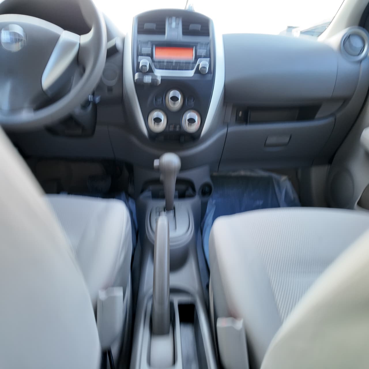 نيسان 